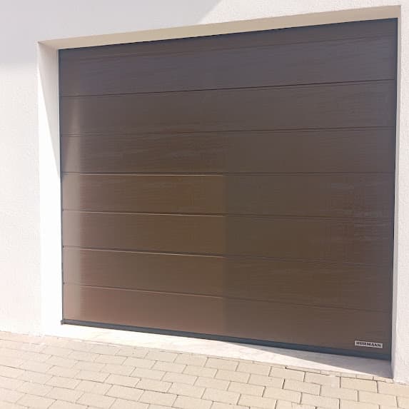 Porta seccionada Hörmann vista do exterior